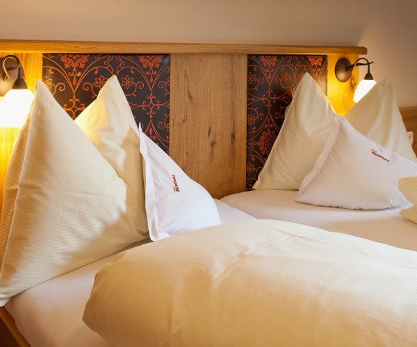 Doppelbett im Schlafzimmer