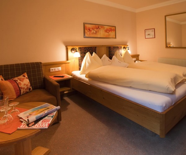 Schlafzimmer in der Ferienwohnung im Aparthotel Montana