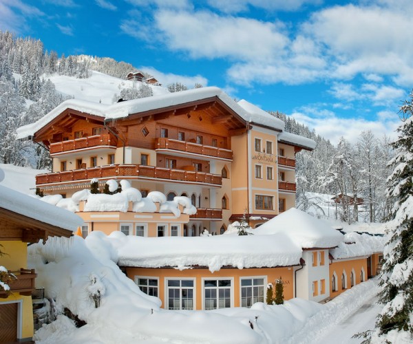 Das Aparthotel Montana im Winter in Kleinarl, Ski amadé