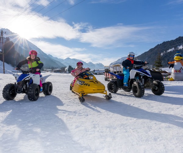 Skidoo fahren in der Skischule