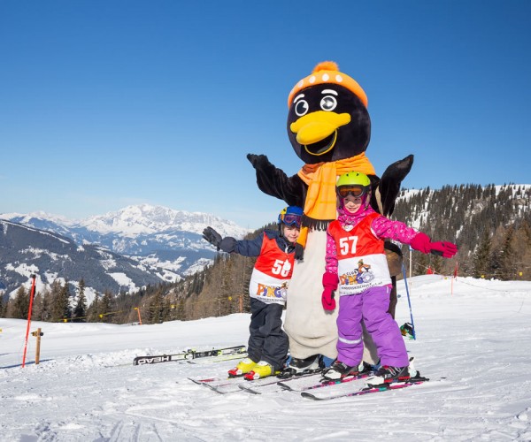 Maskottchen Pingo in der Skischule Kleinarl