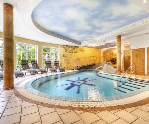 Schwimmbad im Aparthotel Montana in Kleinarl