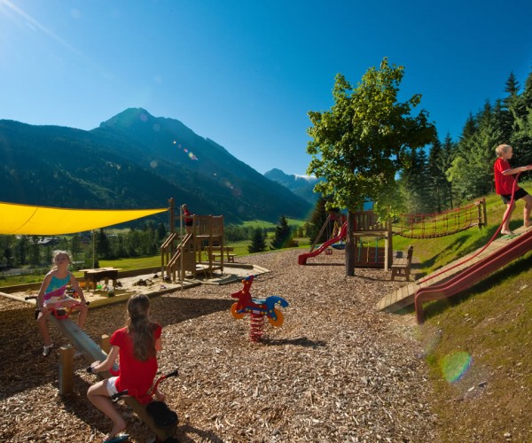 Spiel und Spaß mit Freunden mitten in der Natur in Kleinarl