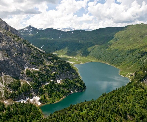 Der Tappenkarsee inmitten der Berge © Wagrain-Kleinarl Tourismus